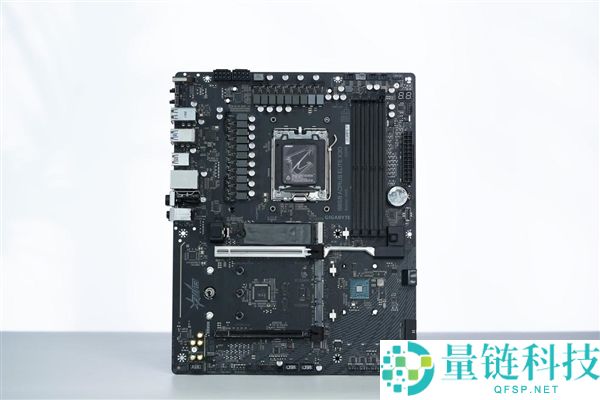 技嘉B850 AORUS ELITE X3D图赏:16+2+2供电设计与4路M.2接口解析