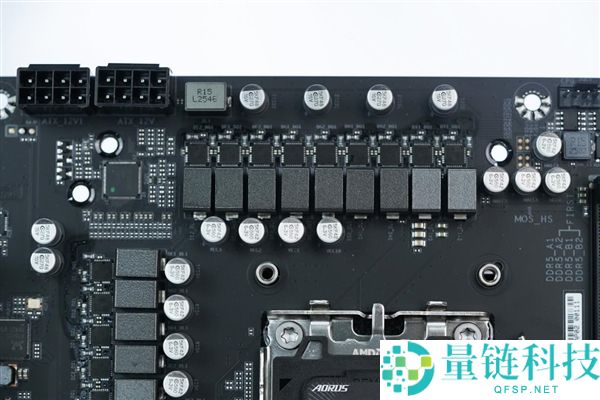 技嘉B850 AORUS ELITE X3D图赏:16+2+2供电设计与4路M.2接口解析