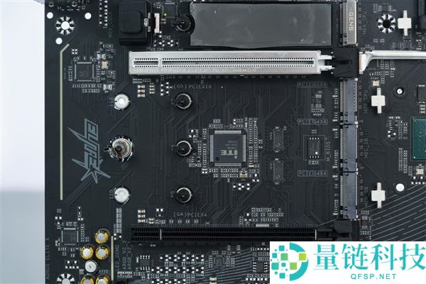技嘉B850 AORUS ELITE X3D图赏:16+2+2供电设计与4路M.2接口解析