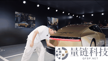 实拍Cybercab实车：一款真正的“塑料”特斯拉体验