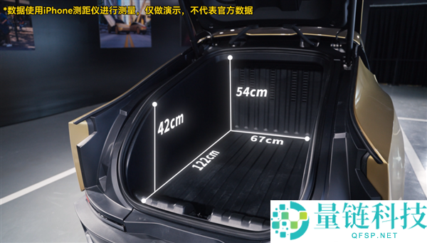 实拍Cybercab实车：一款真正的“塑料”特斯拉体验