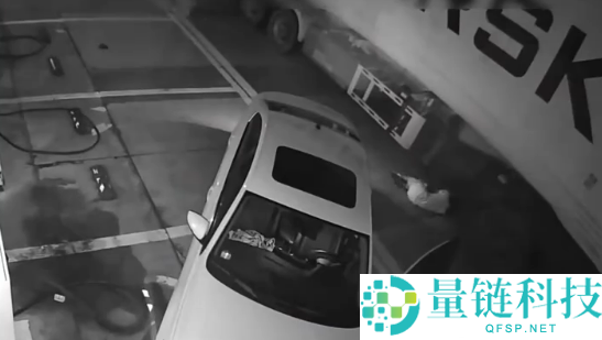 男人醉驾逃逸后在高速服务区醉倒，被捕时称因过于疲惫