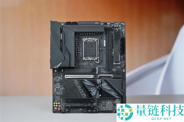 技嘉Z890 AORUS ELITE DUO X主板图赏：5个M.2插槽全解析