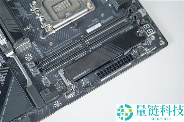 技嘉Z890 AORUS ELITE DUO X主板图赏：5个M.2插槽全解析