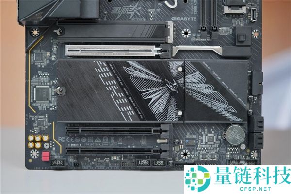 技嘉Z890 AORUS ELITE DUO X主板图赏：5个M.2插槽全解析