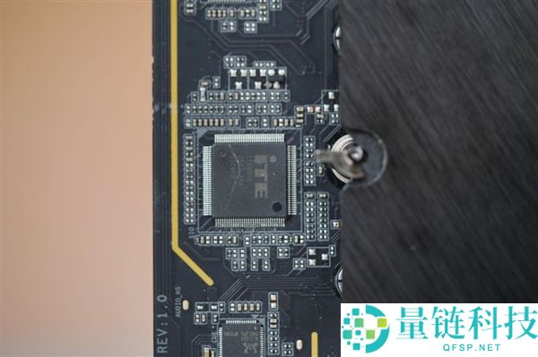 技嘉Z890 AORUS ELITE DUO X主板图赏：5个M.2插槽全解析