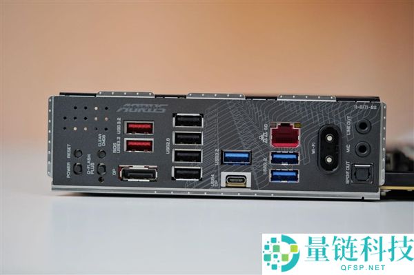 技嘉Z890 AORUS ELITE DUO X主板图赏：5个M.2插槽全解析