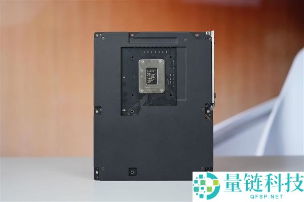 技嘉Z890 AORUS ELITE DUO X主板图赏：5个M.2插槽全解析