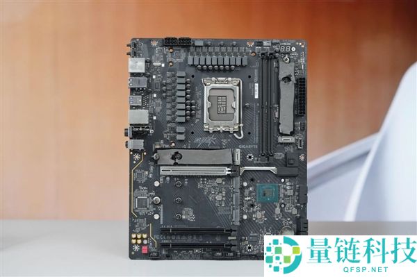 技嘉Z890 AORUS ELITE DUO X主板图赏：5个M.2插槽全解析