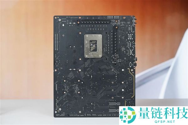 技嘉Z890 AORUS ELITE DUO X主板图赏：5个M.2插槽全解析