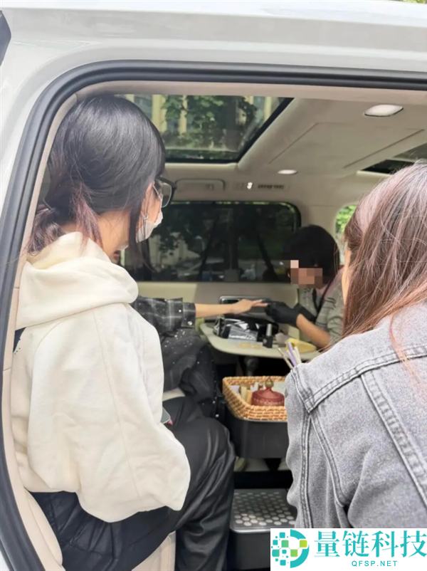小米澎程新玩法：第一批车主如何在车内开美甲店赚取收入