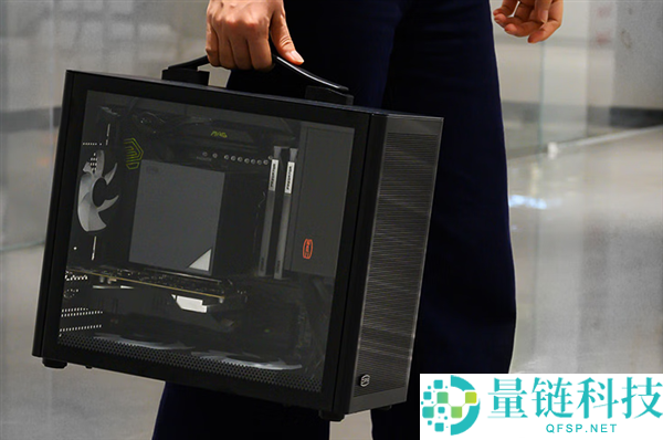 超频三创界C3 N300 MATX机箱首发仅需199元:玻璃侧透面板与便携提手设计优势解析