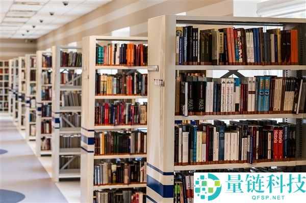 二手书店被清空,50吨书籍运往公司供AI使用:扫描后立即粉碎