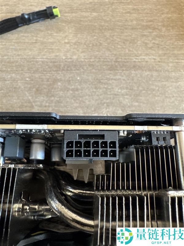 RTX 5090待机故障：官方拒保原因揭秘，缺少显卡原装线