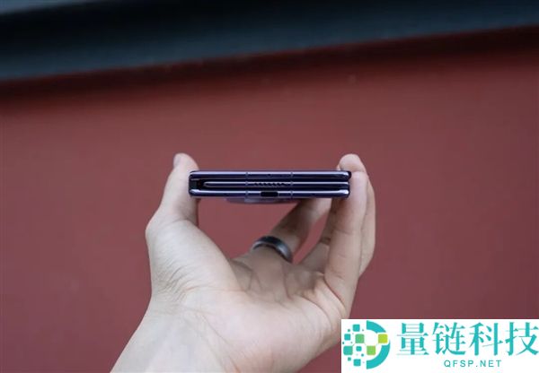 三折叠手机价格19999元:不再是奇迹但依然值得关注
