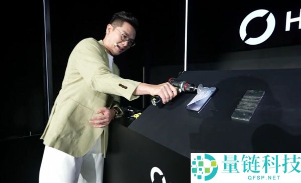 光荣Magic9 Pro Max首发至臻黑钻屏：电锯实测证明超强耐用性