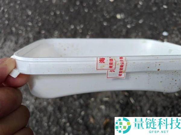 男人因泄愤从17楼抛渣滓 砸穿特斯拉Model Y天窗 后求助AI脱身策略