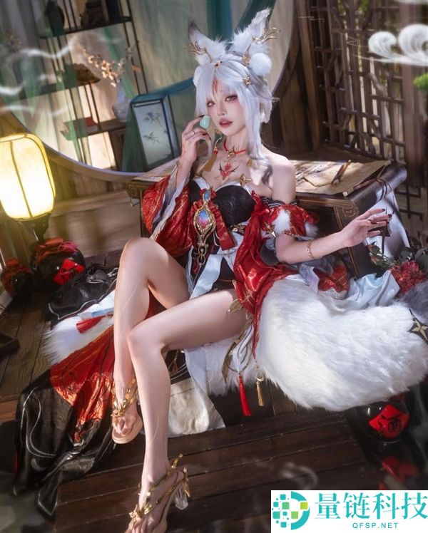 Coser女神Denka化身春丽，火辣开球引爆全场球迷热潮