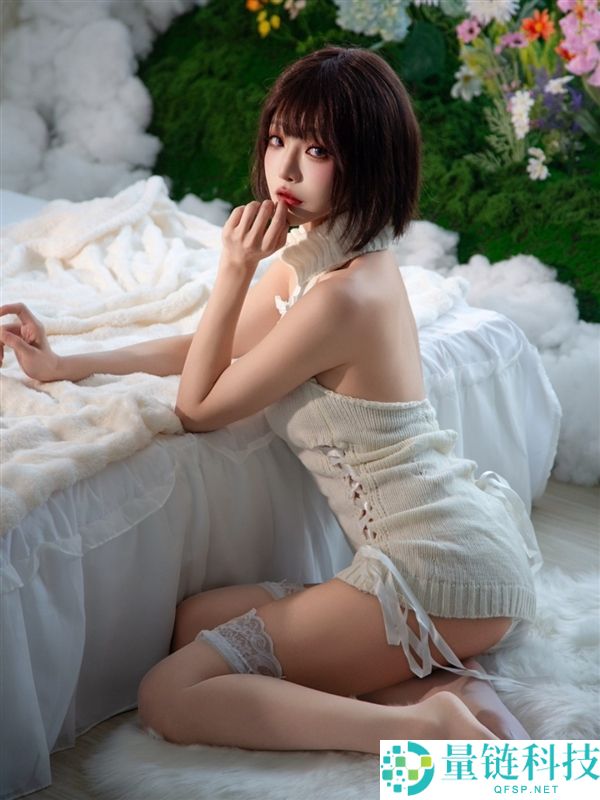 Coser女神Denka化身春丽，火辣开球引爆全场球迷热潮