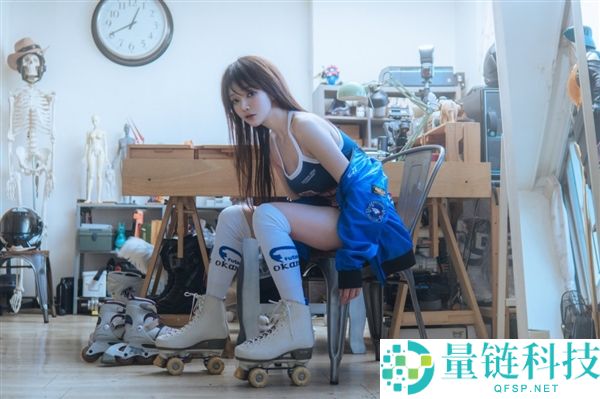 Coser女神Denka化身春丽，火辣开球引爆全场球迷热潮