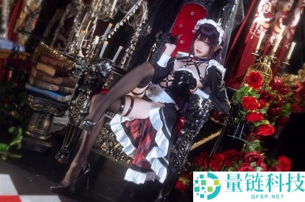 Coser女神Denka化身春丽，火辣开球引爆全场球迷热潮