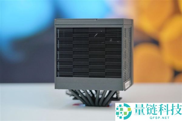 微星MPG COREFROZR AP15散热器图赏：带数显双塔风冷设计解析