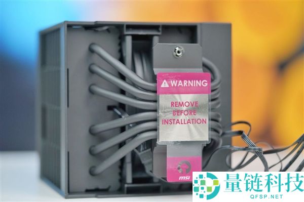 微星MPG COREFROZR AP15散热器图赏：带数显双塔风冷设计解析