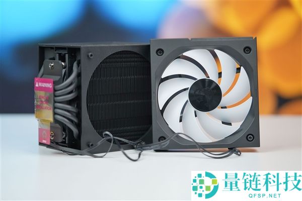微星MPG COREFROZR AP15散热器图赏：带数显双塔风冷设计解析