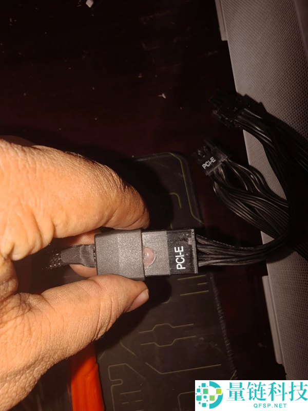 RTX 5080烧线事件反转:网友从同情到吐槽,750W电源+超频+DLSS 5真相揭秘