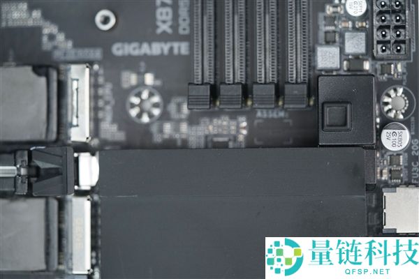 技嘉X870E AORUS ELITE X3D主板图赏:16+2+2相供电优势解析