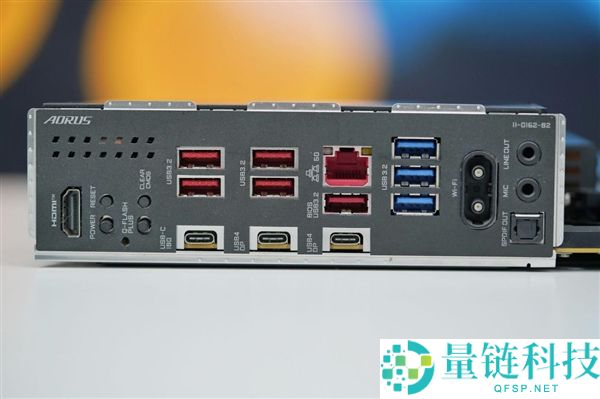 技嘉X870E AORUS ELITE X3D主板图赏:16+2+2相供电优势解析