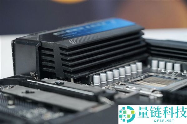 技嘉X870E AORUS ELITE X3D主板图赏:16+2+2相供电优势解析