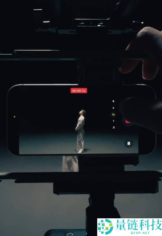 王嘉尔,iPhone 17 Pro,库克