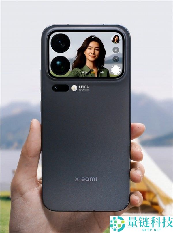 小米17 Pro系列背屏交互演示,支撑自拍预览、接打电话、信息展现