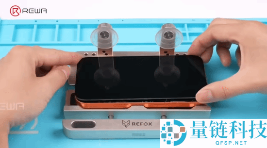 iPhone 17 Pro首拆：更大相机传感器、更易维修设计