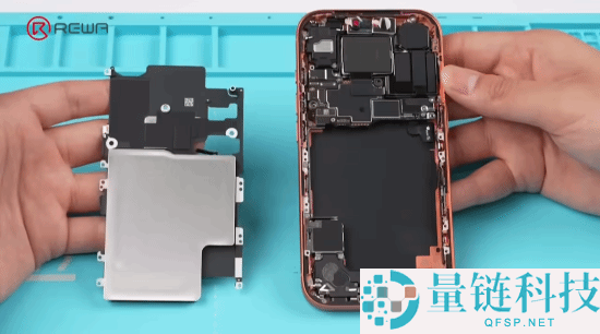 iPhone 17 Pro首拆：更大相机传感器、更易维修设计