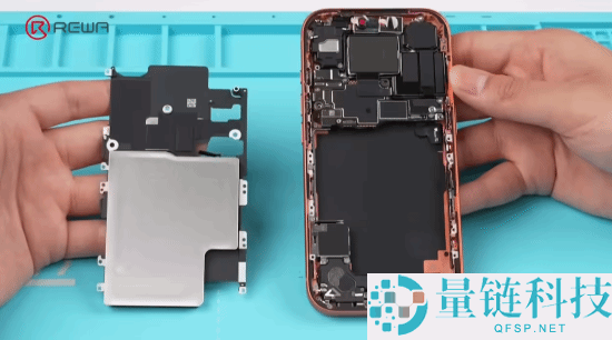 iPhone 17 Pro首拆：更大相机传感器、更易维修设计