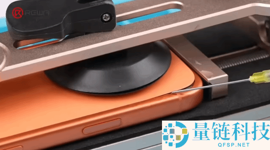 iPhone 17 Pro首拆：更大相机传感器、更易维修设计