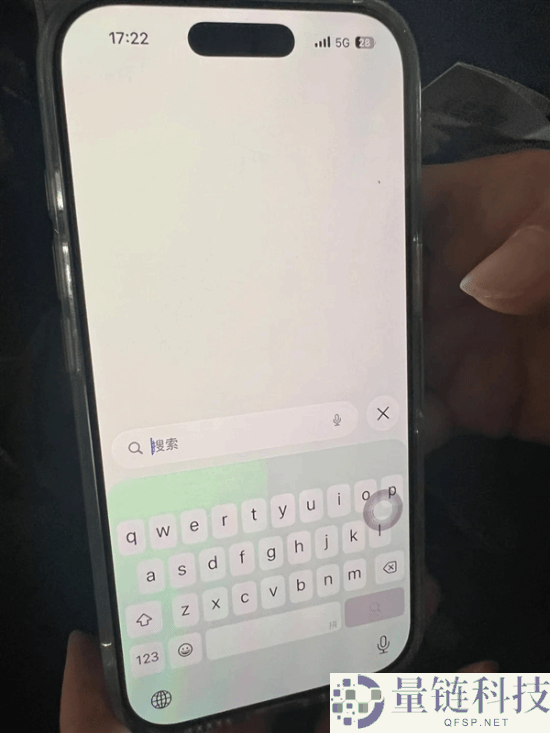 iPhone 17 Pro绿屏门引热议 网友：天塌了,