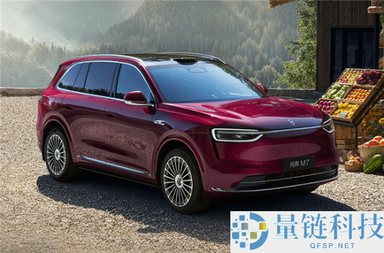 新问界M7全主动化加油：一键付出 不必下车不必开窗,