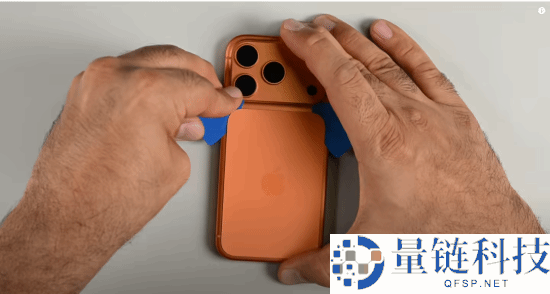 拆解iPhone 17 Pro：换电池、USB-C口要先拆屏幕