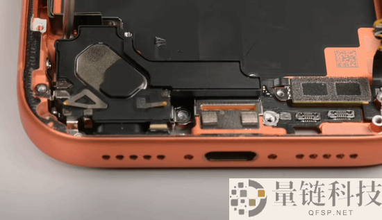 拆解iPhone 17 Pro：换电池、USB-C口要先拆屏幕