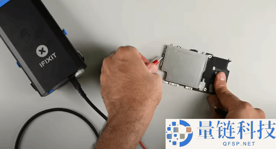 拆解iPhone 17 Pro：换电池、USB-C口要先拆屏幕