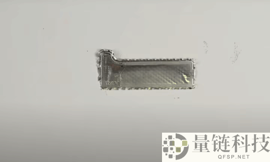 拆解iPhone 17 Pro：换电池、USB-C口要先拆屏幕