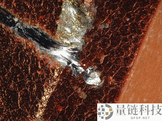 拆解iPhone 17 Pro：换电池、USB-C口要先拆屏幕