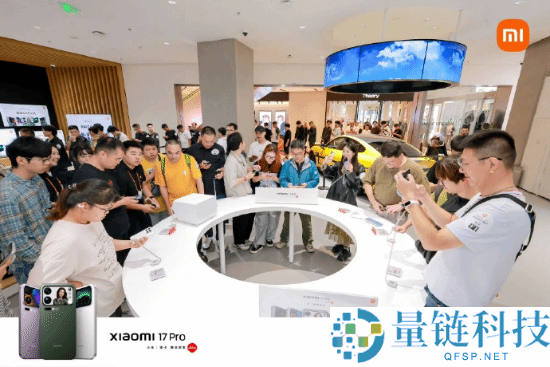 小米17开售5分钟破国产手机记载：多地门店排长队