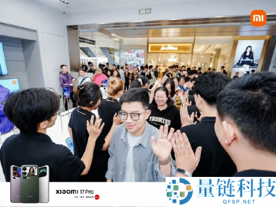 小米17开售5分钟破国产手机记载：多地门店排长队
