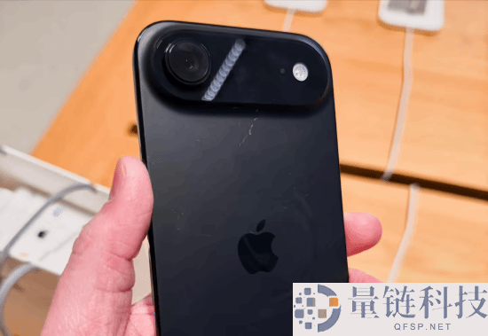 iPhone 17系列展现机有刮痕？苹果批发店采纳措施