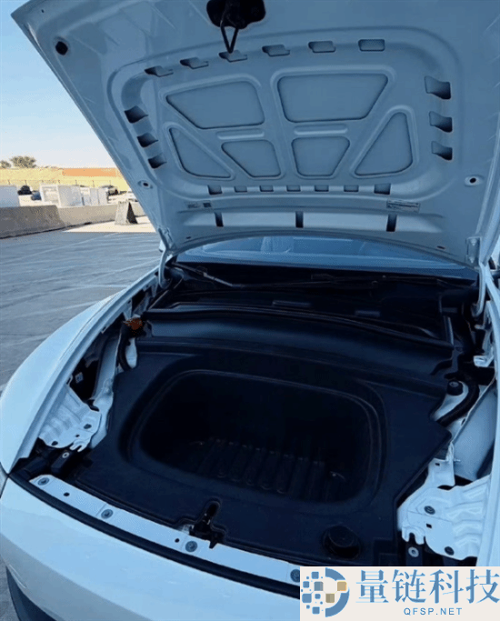 便宜版特斯拉Model Y实拍 网友：果真是丐中丐