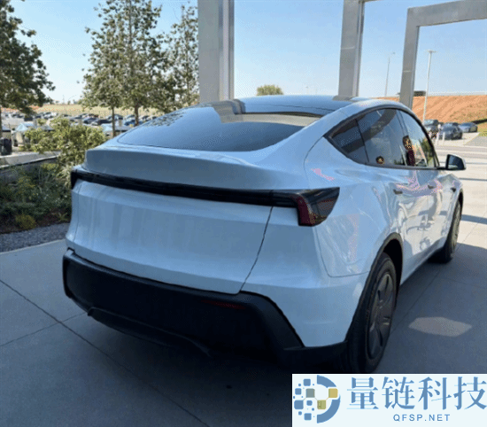 便宜版特斯拉Model Y实拍 网友：果真是丐中丐